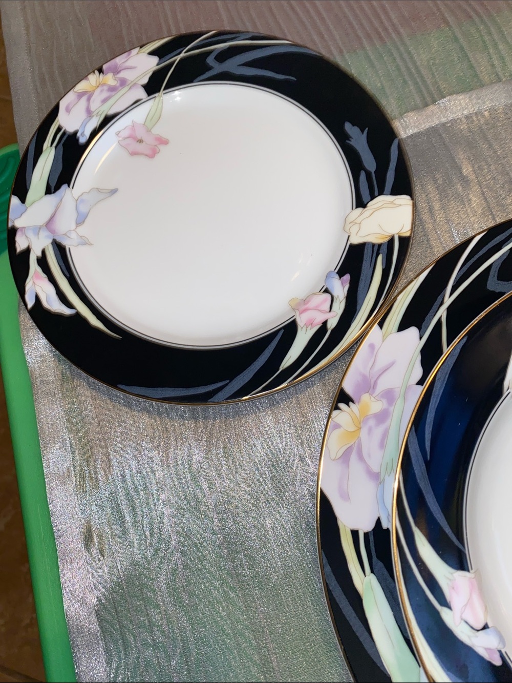 Vintage Discontinued Mikasa Charisma Black Floral Dinnerware Set 5-Piece Setting - Picture 3 of 7